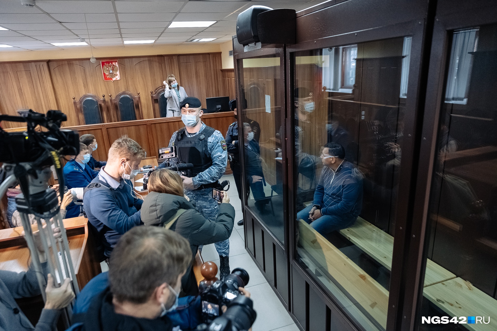 На суде Махраков был неразговорчив, на вопросы СМИ не отвечал