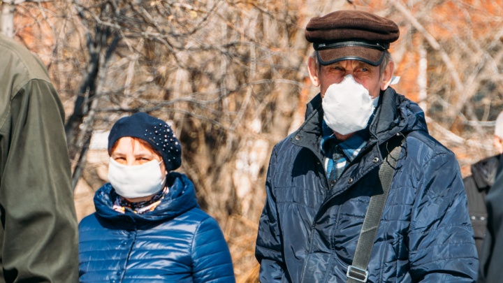 В Омской области больше половины пенсионеров вакцинировались от коронавируса