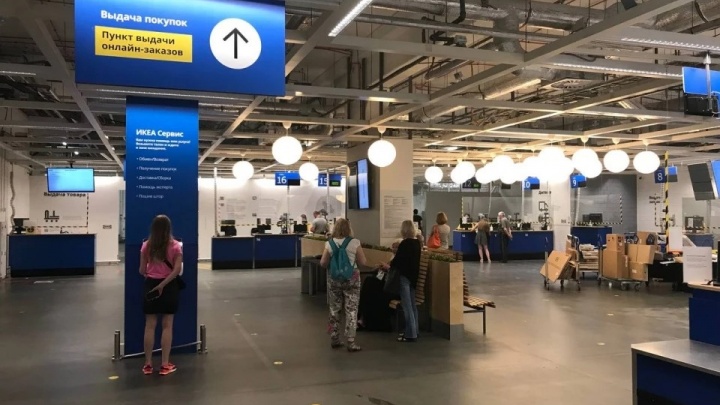 Внутри IKEA — пусто. Как прошел первый день масштабной распродажи в Москве