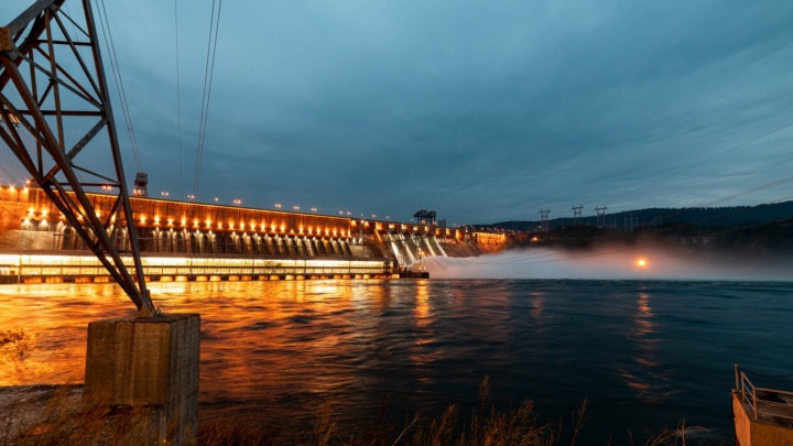 На Красноярской ГЭС на все праздники будет работать вечерняя подсветка