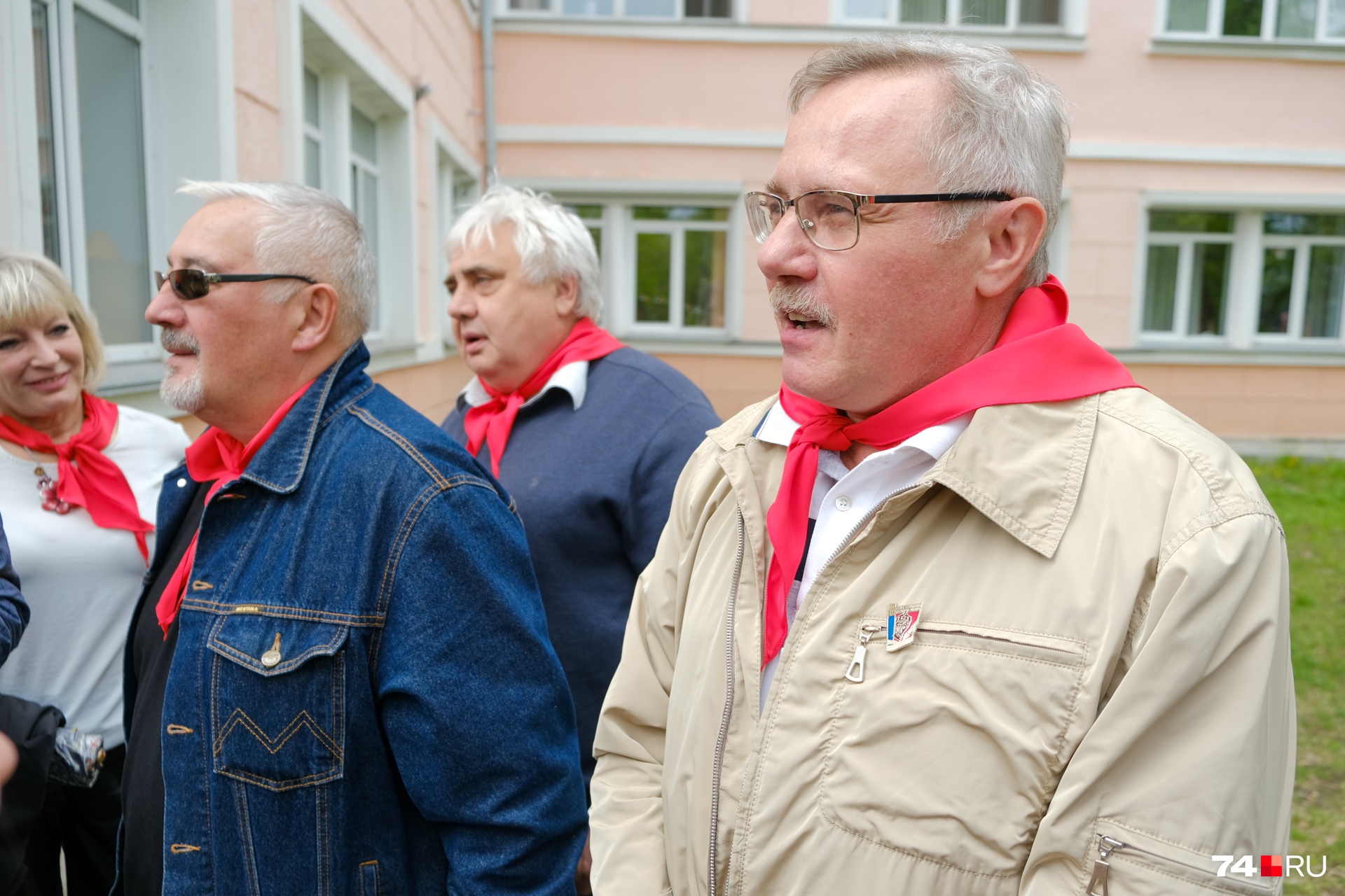 Эдгар (справа) учился в четвертом классе, когда закладывали капсулу Эдгар (справа) учился в четвертом классе, когда закладывали капсулу