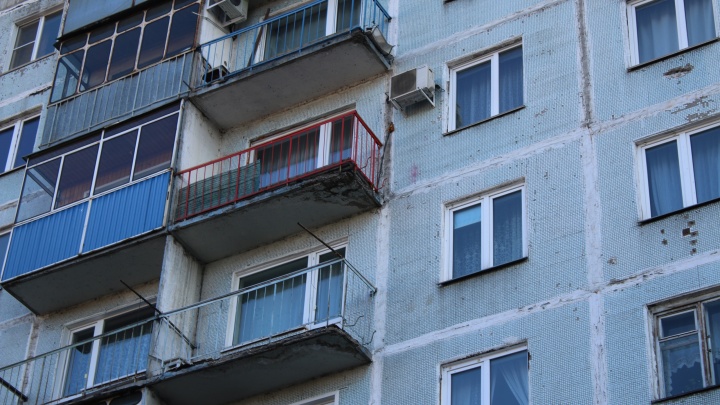 Житель Новокузнецка придумал схему переоформления и продажи чужих квартир. За это его будут судить