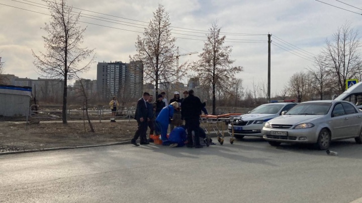 В Челябинске в районе арены «Трактор» автомобилист сбил двоих детей
