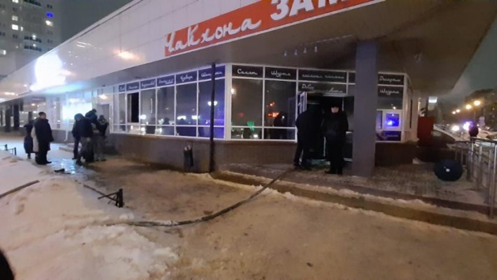 В центре Новосибирска сгорело кафе восточной кухни «Зам-Зам»