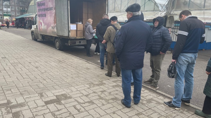 «В магазинах уже по 68»: репортаж с первой сахарной ярмарки в Ярославле