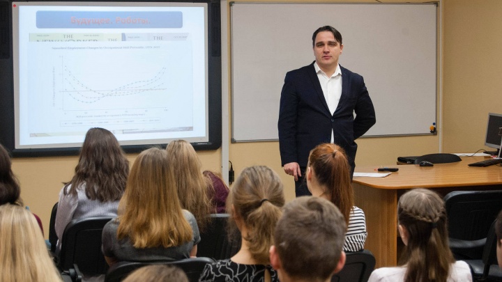 5 фактов об экс-чиновнике Минобра Поморья Юрии Гнедышеве, которого осудили за развращение школьниц
