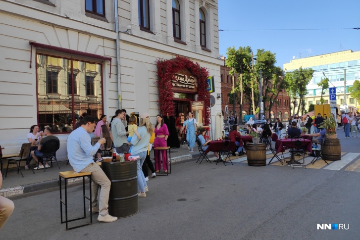 Кафе «Бакладжан» на улице Рождественской