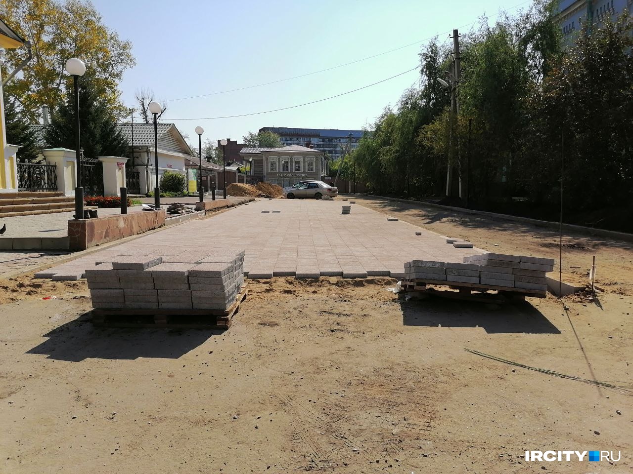 Иркутские власти сдадут сквер в переулке Волконского на месяц позже срока