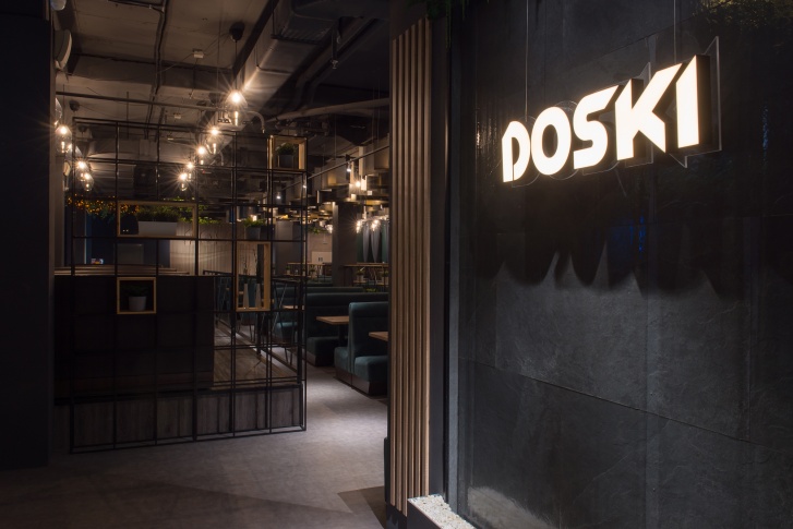 DOSKI объединяют в себе бар, ресторан и клуб