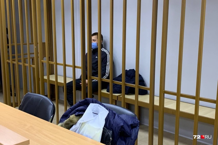 Игорь Фролов за решеткой в суде