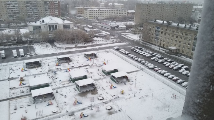 Екатеринбург накрыл майский снегопад: 15 фото, пропитанных холодом