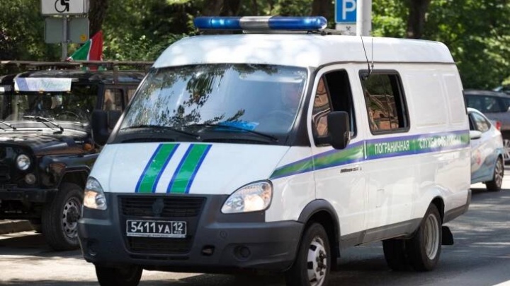 Троих иностранцев задержали сотрудники ФСБ в селе Веселом в Сочи