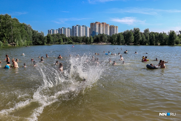 Прошлым летом в городе стояла аномально высокая температура Прошлым летом в городе стояла аномально высокая температура