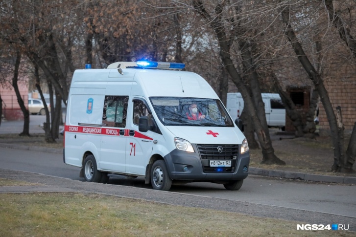 Красноярцы ждут скорую по полдня Красноярцы ждут скорую по полдня