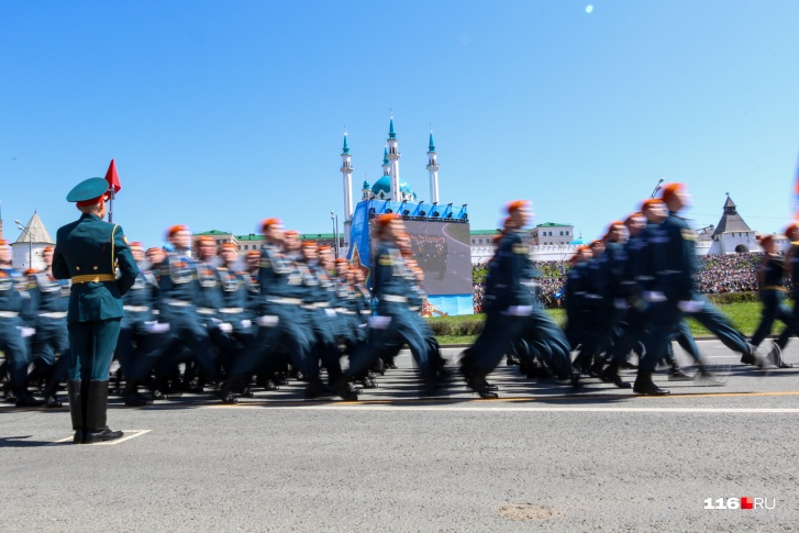 В 2021 году по центру Казани прошли больше 2 тысяч военнослужащих