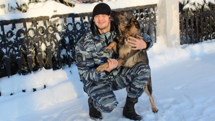 «Один из них уже не мог двигаться»: полицейские Березников и собака Византия спасли людей в лесу
