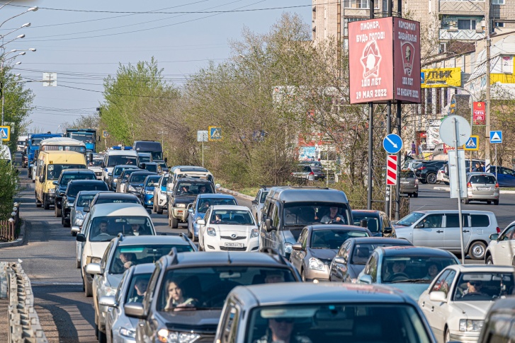 Выделенная полоса мешает движению автомобилистов пяти районов, считает общественное движение «Синие ведерки»