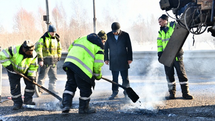 В Ярославле Суринский путепровод начали ремонтировать литой асфальтобетонной смесью