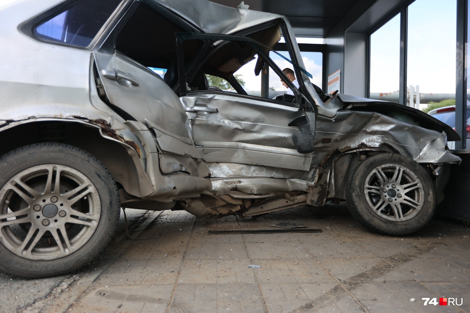 Машина серьезно повреждена, водитель — в больнице
