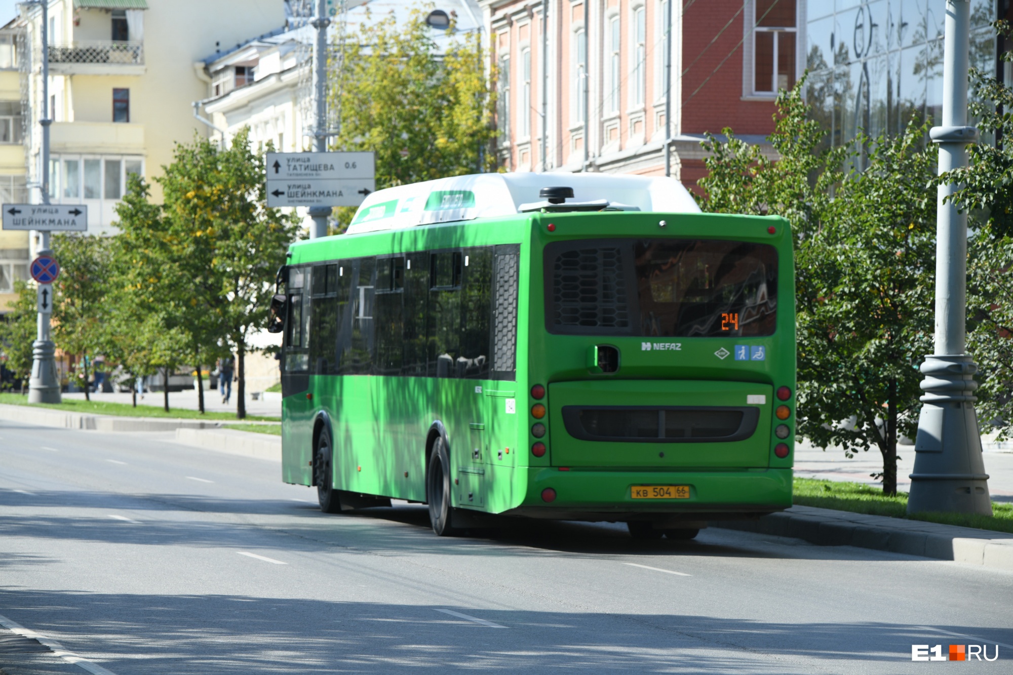 Три популярных автобусных маршрута изменят схему движения на ВИЗе