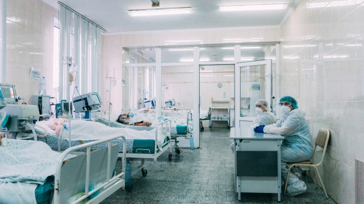 В больницах Югры 9 пациентов с ковидом находятся в тяжелом состоянии