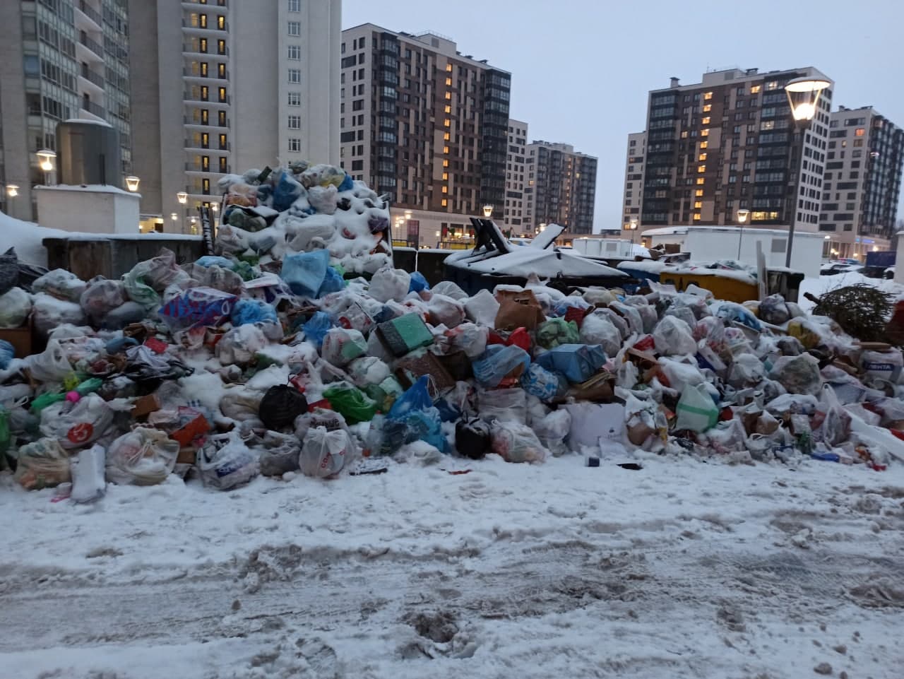 На помойку в Петербурге выкидывают хлеб. Смольный увеличил штрафы в 2 раза  — ещё на 2,5 млн рублей | 05.01.2022 | Санкт-Петербург - БезФормата