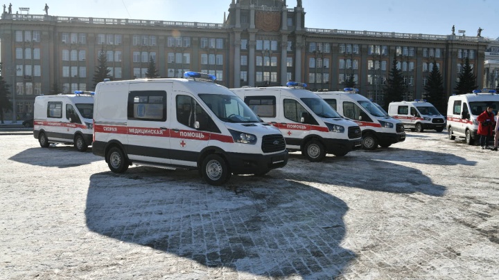Минутка доброты. Врачам в Екатеринбурге подарили 20 новых машин скорой помощи