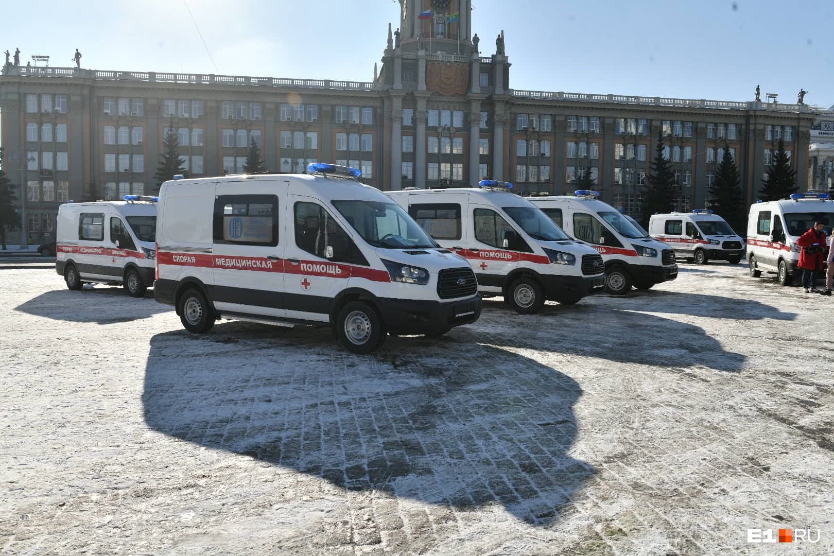 Минутка доброты. Врачам в Екатеринбурге подарили 20 новых машин скорой помощи