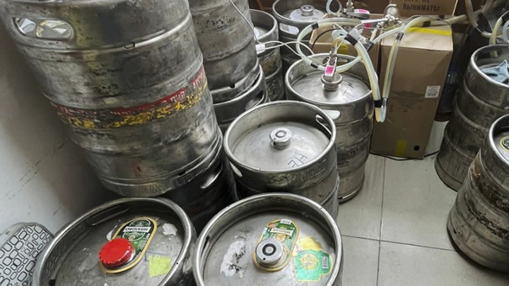 В Сочи за сутки полицейские конфисковали более 800 литров вина и пива