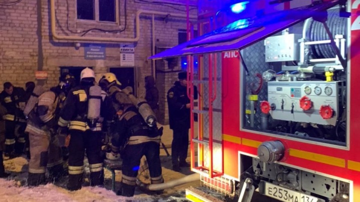В Волгограде из-за пожара эвакуировали жителей пятиэтажки. Есть пострадавший