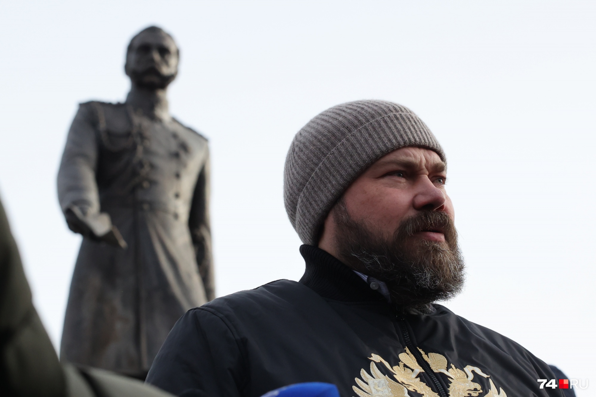 Константин Малофеев надел куртку с говорящим принтом: «Двуглавый орел» — организация, которая оплачивала работы