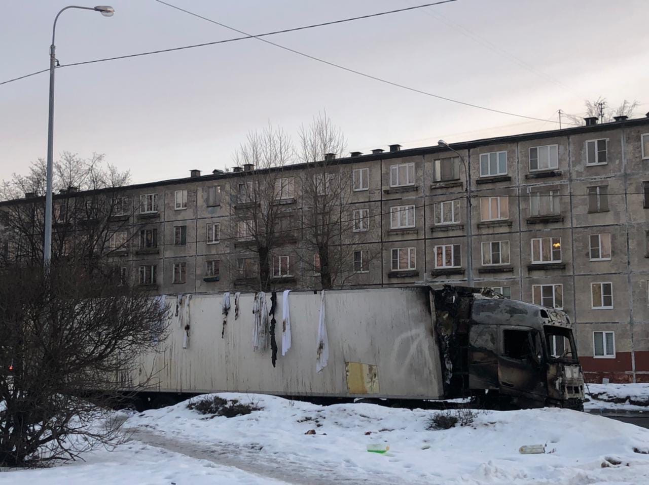 Горелое тряпьё и оплавившаяся кабина: на Седова тушили автомобильный пожар  на 30 кв. м | 24.02.2022 | Санкт-Петербург - БезФормата