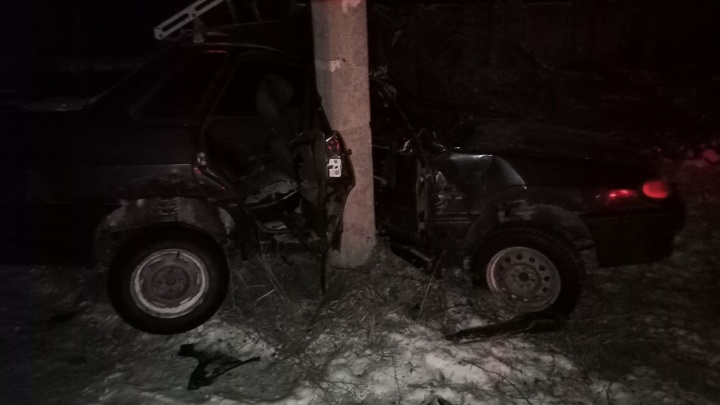 Пьяная автомобилистка врезалась в опору ЛЭП в Тюменском районе