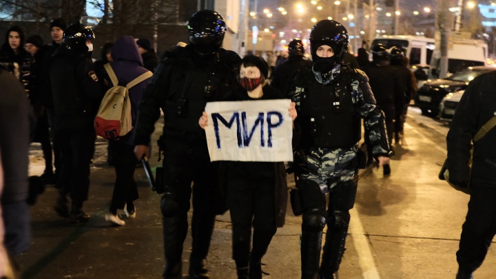 «Россиян кто-то спросил, хотим ли мы этого?» Фоторепортаж с протестного пикета в Перми