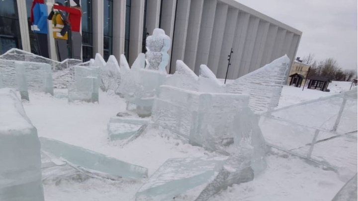 Вандалы разломали ледяной лабиринт на Нижегородской ярмарке