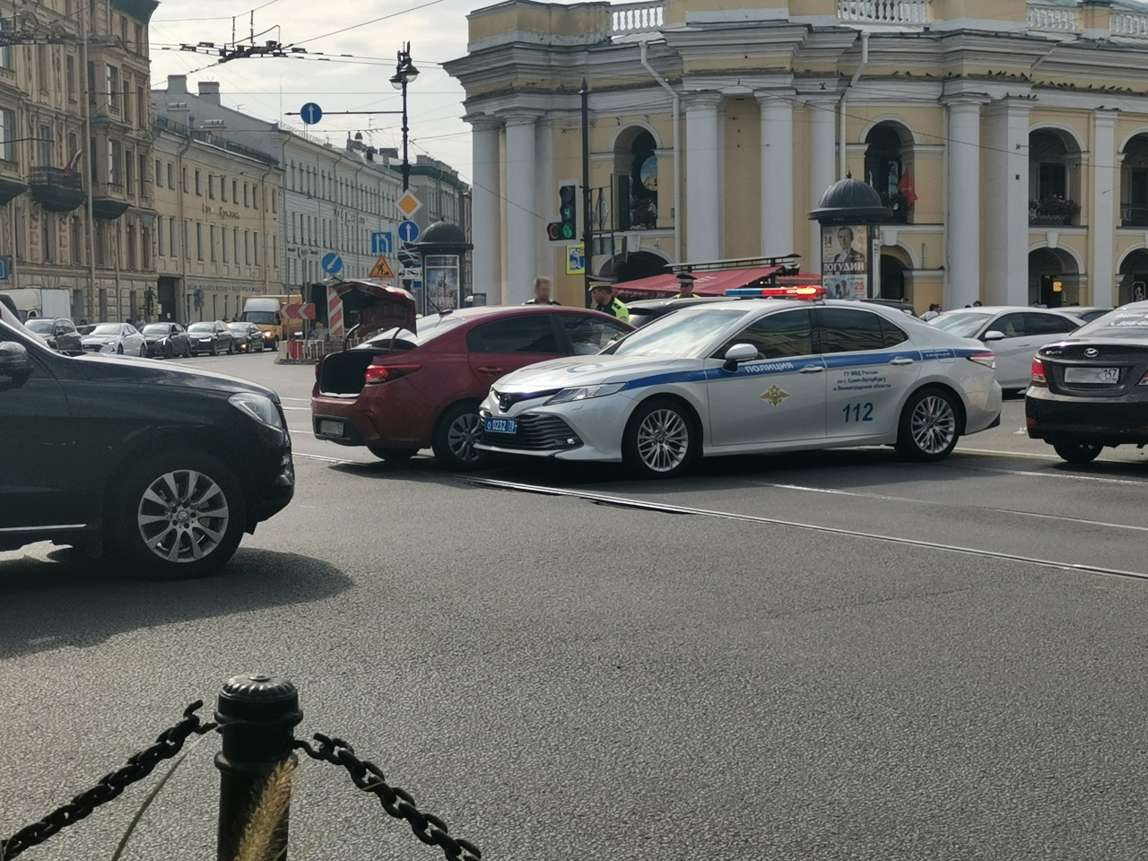 KIA подбила машину ГИБДД на перекрестке Садовой и Невского | 24.08.2022 |  Санкт-Петербург - БезФормата