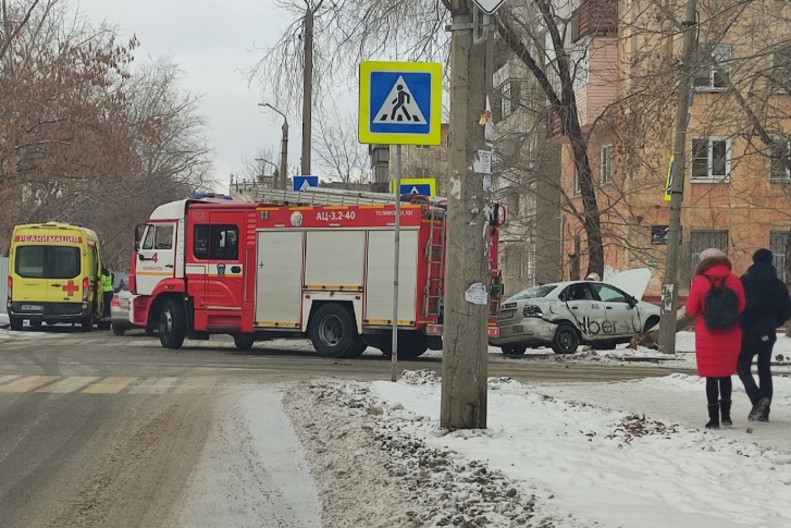 Авария произошла около полудня Авария произошла около полудня