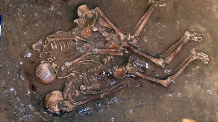 Под Ростовом нашли древнюю могилу с обнявшимися мужем и женой