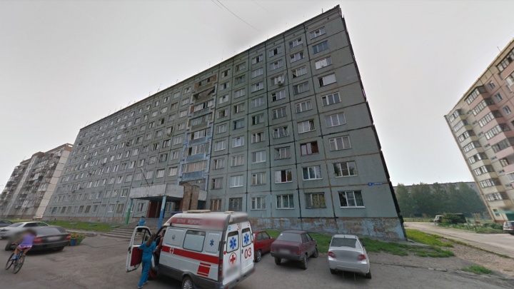 Девушка выжила после падения с 8-го этажа общежития в Кемерове