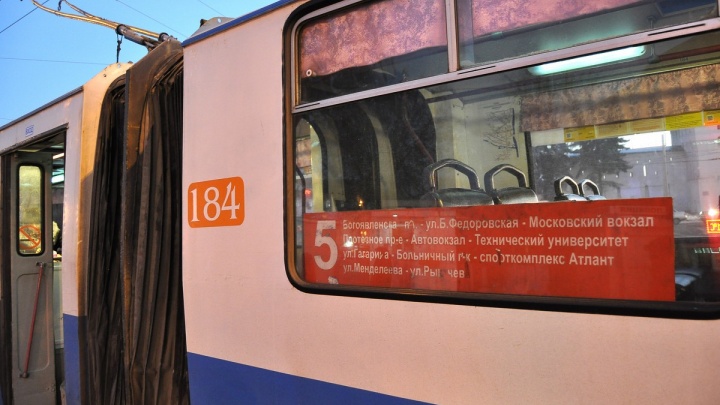 Пострадали пассажиры: в Ярославле у троллейбуса на ходу взорвалось колесо