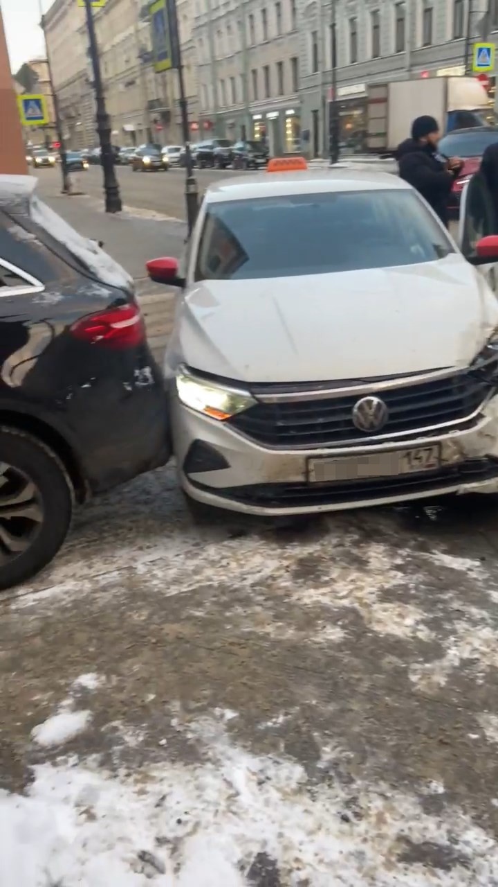 Скриншот видео из группы <a href="https://vk.com/wall-68471405_16151619" class="io-leave-page _" target="_blank">«ДТП и ЧП | Санкт-Петербург»</a>