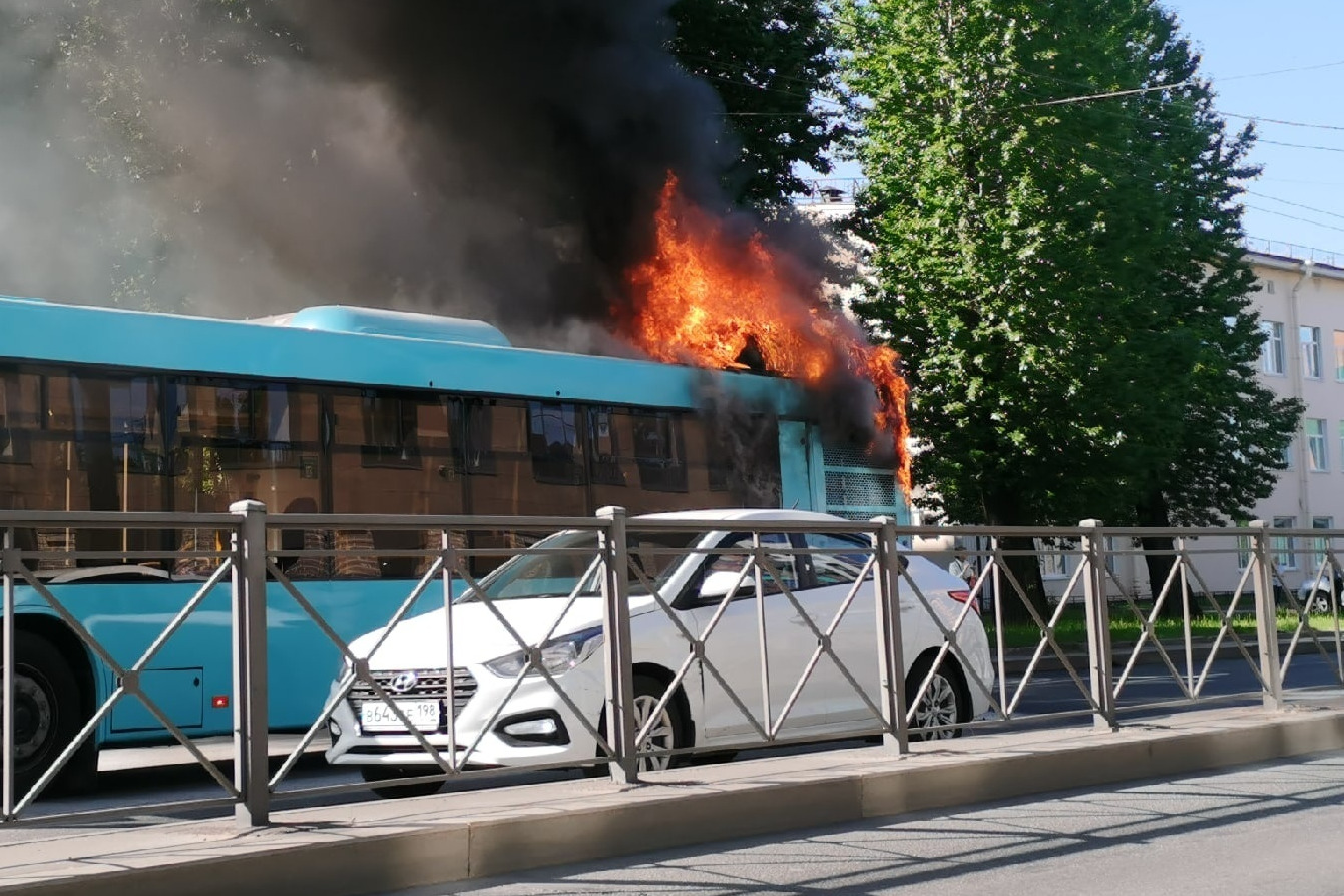 Делай МАЗ, делай два. Почему в Петербурге горят автобусы | 23.06.2022 |  Санкт-Петербург - БезФормата