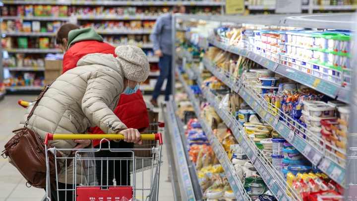 «Без еды не останемся»: как в магазинах Уфы отреагировали на введение санкций