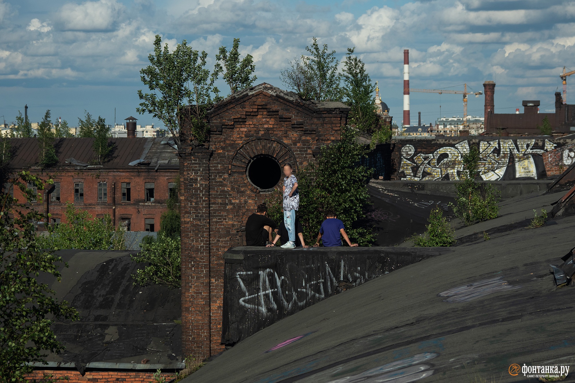 Красный треугольник стадион