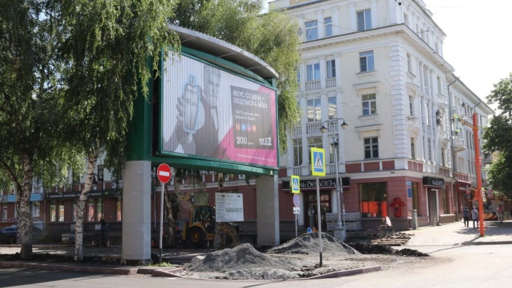 «Да за такое на руках носить надо!»: реакция кемеровчан на снятие баннера в центре города