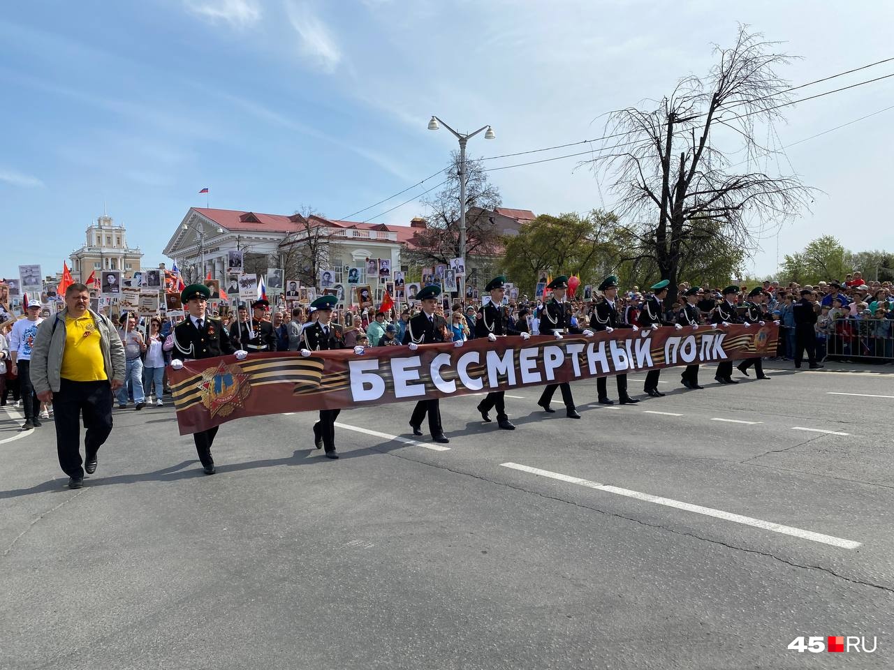 В «Бессмертном полку» прошагали тысячи курганцев В «Бессмертном полку» прошагали тысячи курганцев