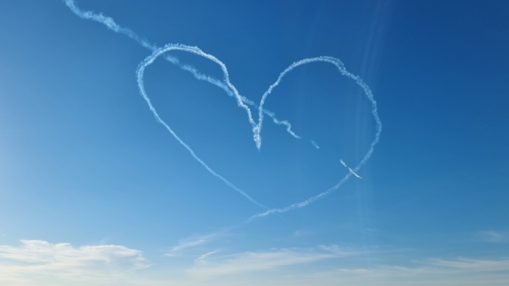 Сердце в небе над Самарой: показываем захватывающие фото Дня ВВС