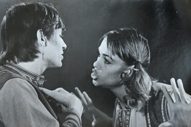 Сцена из спектакля «Принцесса и дровосек», 1979 год Сцена из спектакля «Принцесса и дровосек», 1979 год
