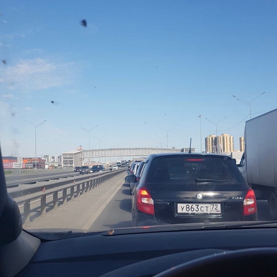 Но местные водители совету не последовали, и уже второй день этот участок дороги скован заторами Но местные водители совету не последовали, и уже второй день этот участок дороги скован заторами