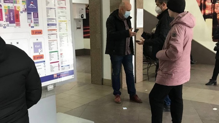 Мэрия Красноярска пригрозила горожанам штрафами за попытку пройти в ТРЦ с чужим QR-кодом